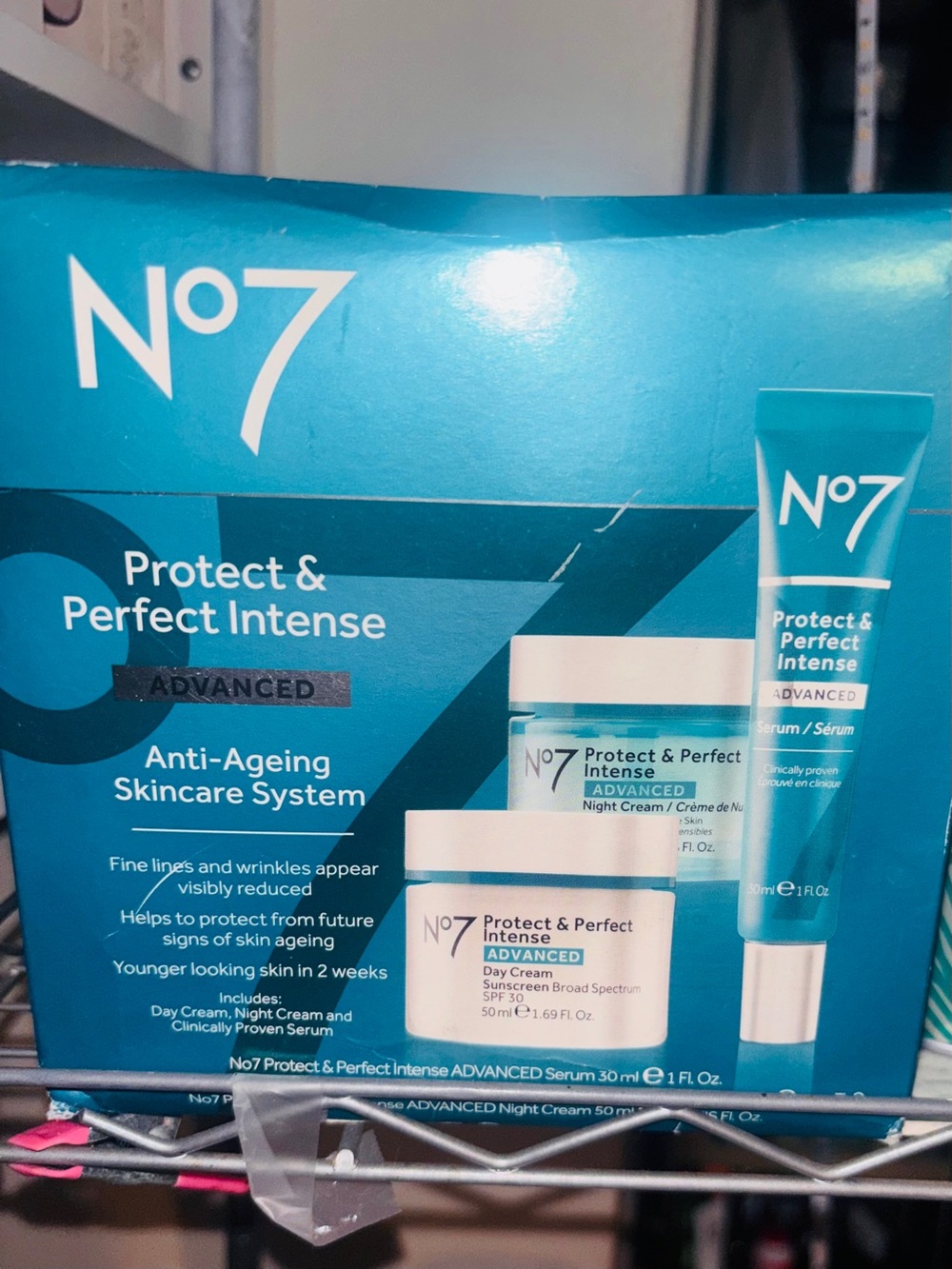 No . 7 set Protect & Perfect Intense Advanced Anti-Ageing Day Cream -